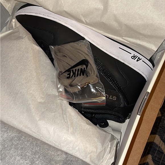 Nike Air Force 1 x Stüssy